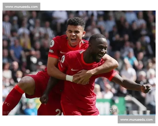 21 岁鸿沟上的连线:米尔纳与科斯托拉斯改写英超历史 21 岁鸿沟上的连线:米尔纳与科斯托拉斯改写英超历史