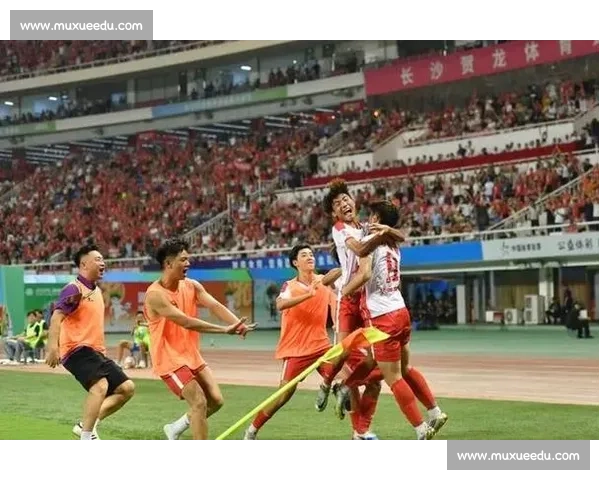 贺龙场声浪震星城！长沙球迷的 “第十二人” 担当